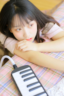 看镜子里我们的结合的地方